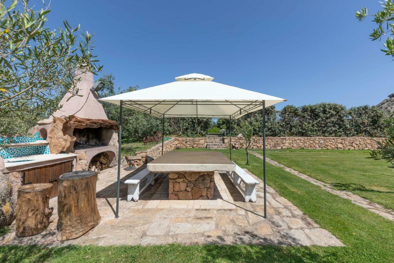 Villa Iris With Pool Baja Sardinia Exterior foto